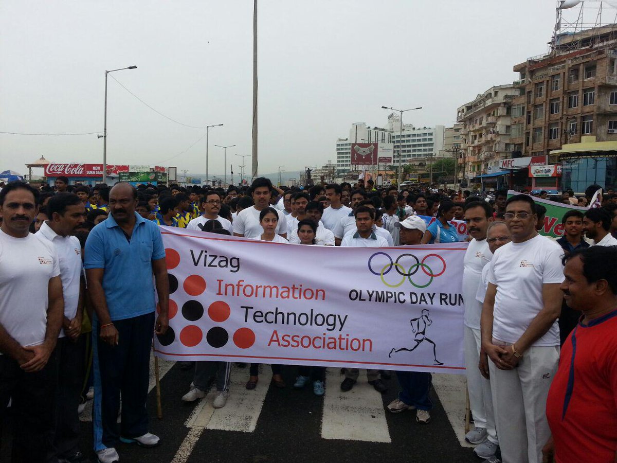 VizagIT's tweet photo. OLYMPIC RUN- june 23,2015
VITA team has hoisted the VITA flag high..... http://t.co/HvDpvDDW3F