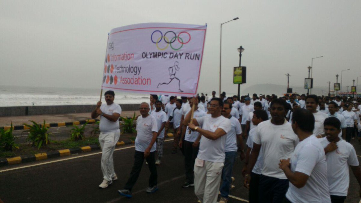 VizagIT's tweet photo. some more pictures of OLYMPIC RUN... http://t.co/akk7lFv8ea