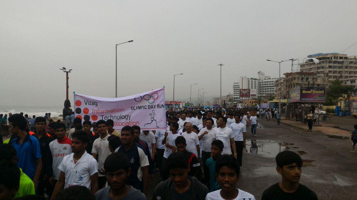 VizagIT's tweet photo. some more pictures of OLYMPIC RUN... http://t.co/akk7lFv8ea
