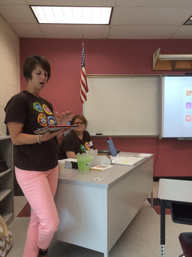 GlebeAPS's tweet photo. K teacher, Eve Rutzen and ITC, Robin Gardner presenting  on apps for kindergarten at Festival of the Minds http://t.co/k1xM0o1Fty