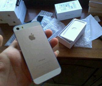 chaplingadget's tweet photo. Replika Supercopy iPhone5s cuma 1.030.000 @iklanJogjakarta @iklanbalibagus @IklanSOLO @iklan_OKE @ http://t.co/ihv9QdUt51