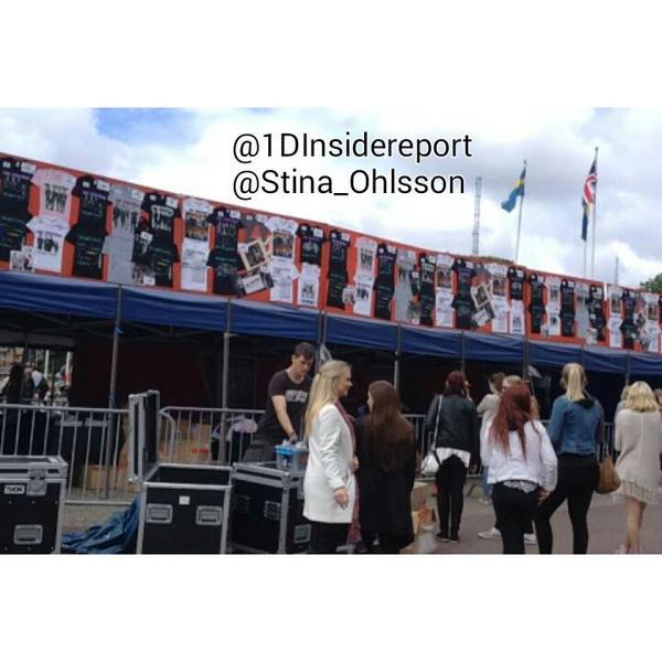 Polish1DUpdates's tweet photo. Dzisiejszy koncert jest przedostatnim koncertem na trasie OTRA po Europie http://t.co/8IJ7gZnGIx