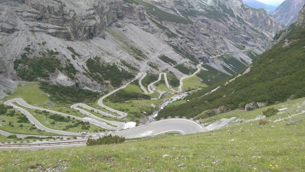 Like2Let's tweet image. Stelvio Pass Swizerland @WackyRally
