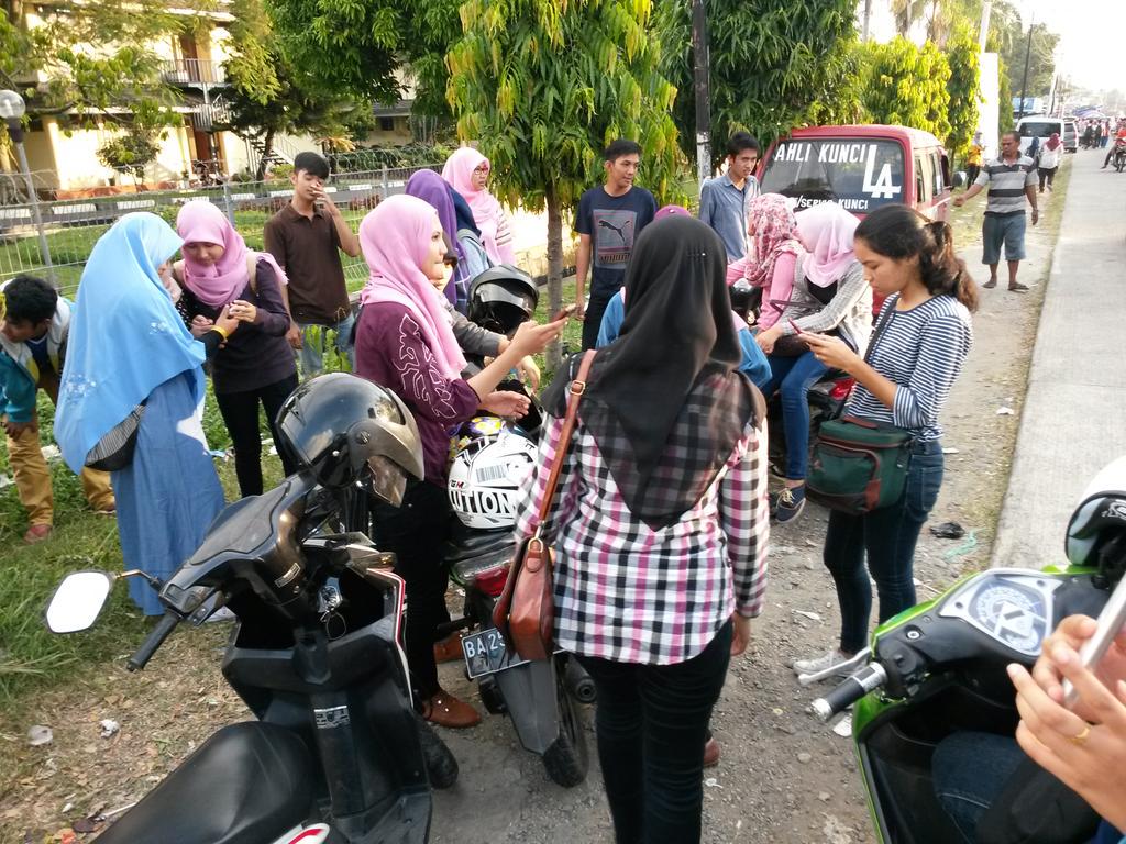 ATOMIC_14's tweet photo. Siapsiap Atomic mau bubar yeay!!😍🙌🙉😄 http://t.co/dk7TheC3Sr