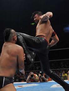 毎日プロレス技呟く Twitterissa 中邑 真輔 ボマイェ フィニッシュ ホールド 全身をエビ反らせるような独特のフォームで放つ顔面への膝蹴り Chaos結成後から使い始めた スワンダイブ式スライディング式など派生技も存在する ひたすら滾る Http T Co 毎日プロレス技呟く Twitterissa 中邑 真輔 ボマイェ フィニッシュ ホールド 全身をエビ反らせるような独特のフォームで放つ顔面への膝蹴り Chaos結成後から使い始めた スワンダイブ式スライディング式など派生技も存在する ひたすら滾る Http T Co