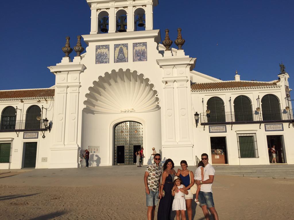manoloreina28's tweet photo. Después de ascender hay que cumplir las promesas con @Ana2duran @criscabacc y @Daviersuker #VisitaAlRocio# http://t.co/gFCeSAKP5d
