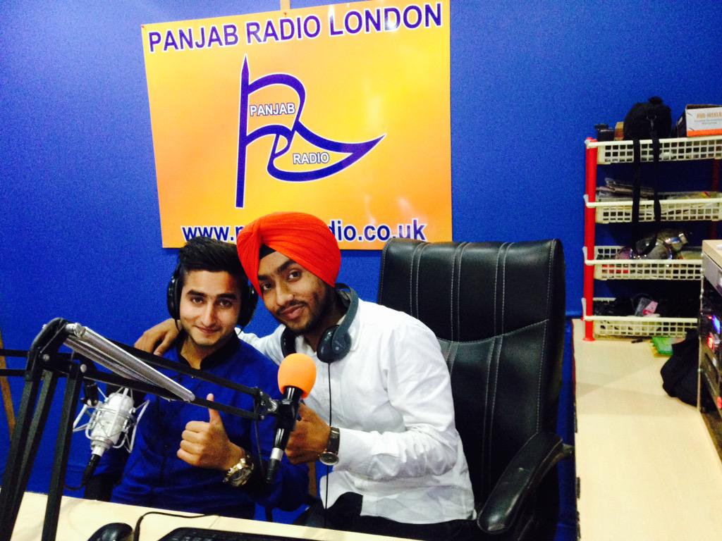 Imkhansaab's tweet photo. Panjab radio london ch kl interview hoyi bahut vadia lgga.......@Imkhansaab http://t.co/Kc3eJGnQt8