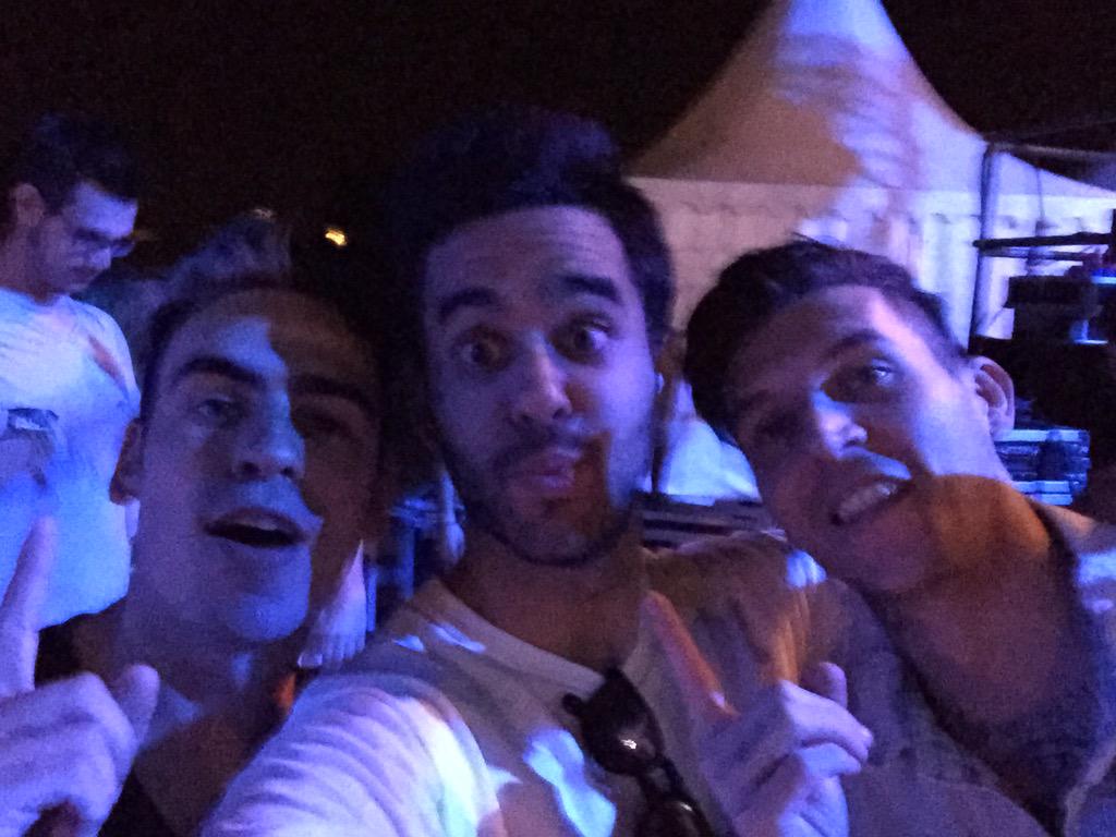 Rianlii's tweet photo. Por cierto, muy majetes @alexandersom y @DjZoeEscolano #AnimalSound2015 #cracks http://t.co/GChipvdzat