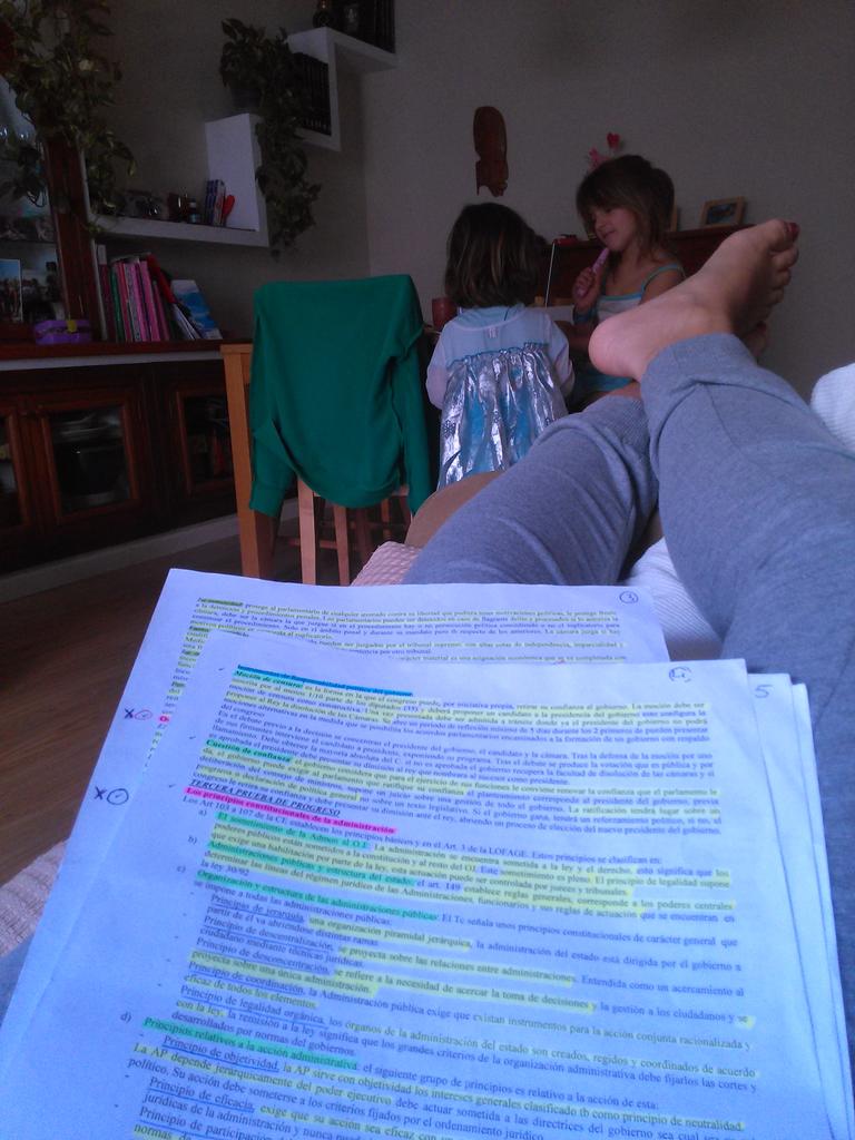 Ninarosancho's tweet photo. empiezan mis mañanas entretenidas y terminan mis días de tortura!! #misprincesas #noteaburres #alvaritotequiero http://t.co/0MBhMjB41x