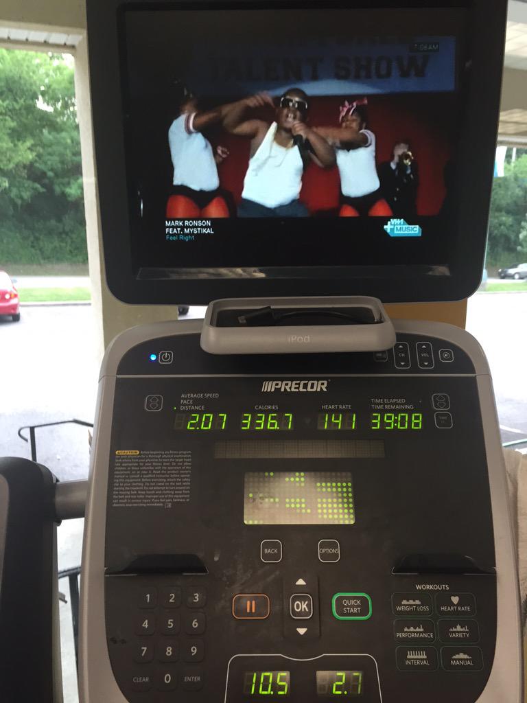 Rad_Megss's tweet photo. @MarkRonson @ItsMystikal is all that is right at 6a on a treadmill #AMbeats http://t.co/l443TopVG2