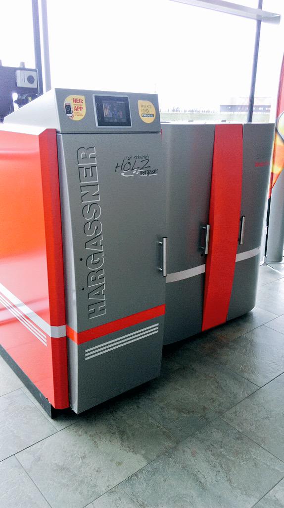 De nieuwe #Hargassner combiketel voor duurzaam verwarmen met #stukhout en #pellets.