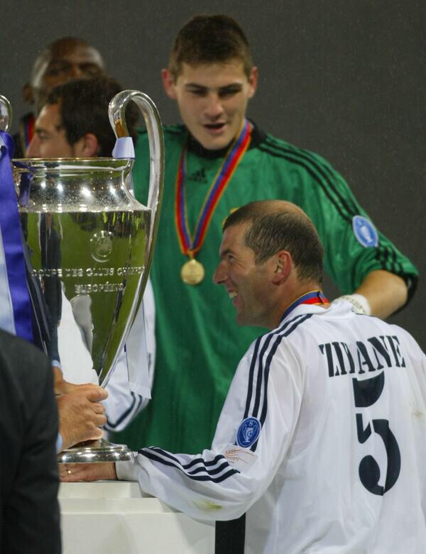 Happy birthday to a football\s best friend, happy birthday Zinedine Zidane. 