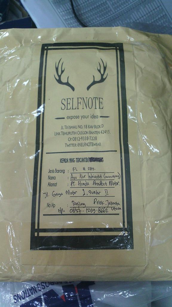 miripkiper's tweet photo. Makasih @SELFNOTEwear ! Paketannya udah nyampek. Kaget didalemnya ada pesan-nya. haha :)) http://t.co/j9pL4IBAEQ