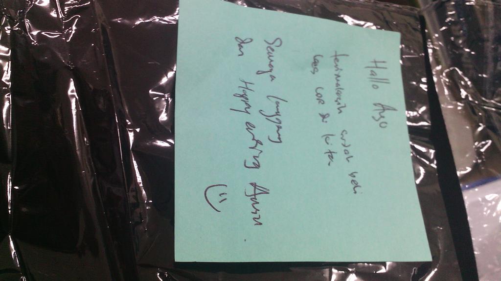 miripkiper's tweet photo. Makasih @SELFNOTEwear ! Paketannya udah nyampek. Kaget didalemnya ada pesan-nya. haha :)) http://t.co/j9pL4IBAEQ