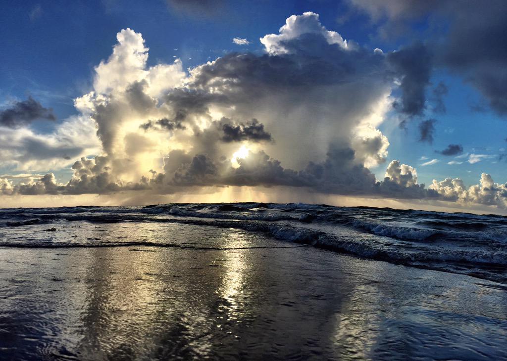 PompanoBeachOMG's tweet photo. “@FtLauderdaleSun: incandescent. http://t.co/ONcpt9e3YS” #ourneighborhoodourworld