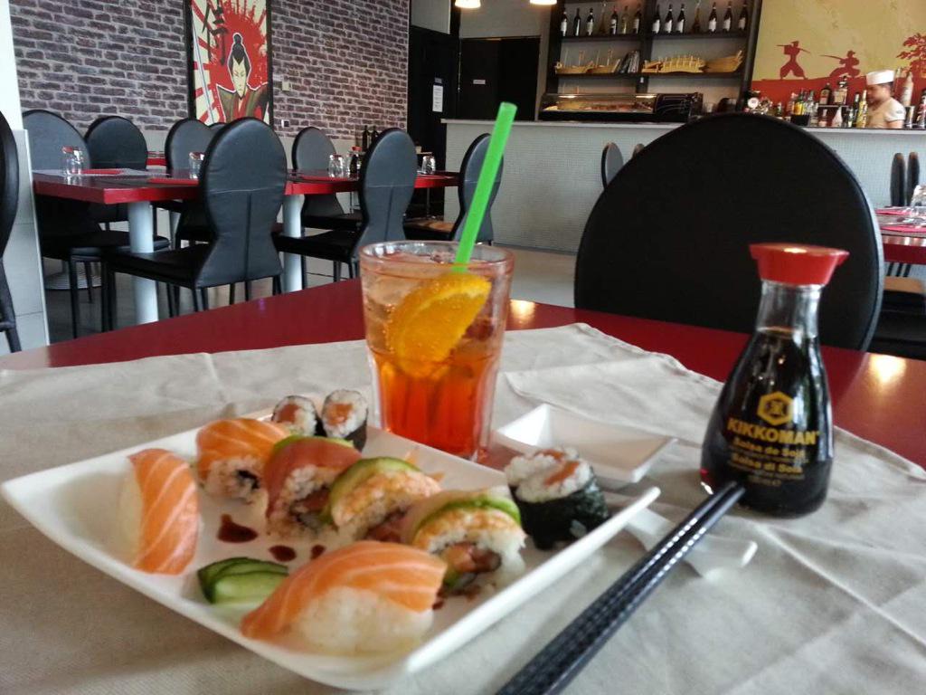 tornadoddl's tweet photo. #sushi #sushibar #sushitime #Japaneserestaurant  #Japanesefood #Milano #Legnano #allyoucaneat #food#seafood #followus http://t.co/LLI0Bzcvoq