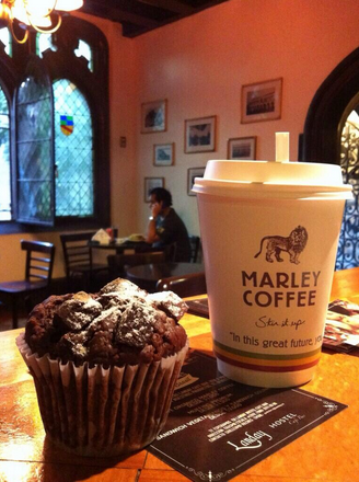 LandayBarcelo's tweet photo. ¿Un Capuchino, Latte o Chocolate caliente? Que rico empezar el día en #lacasadeiris. ¡Los esperamos! http://t.co/XUHD8MIyLT