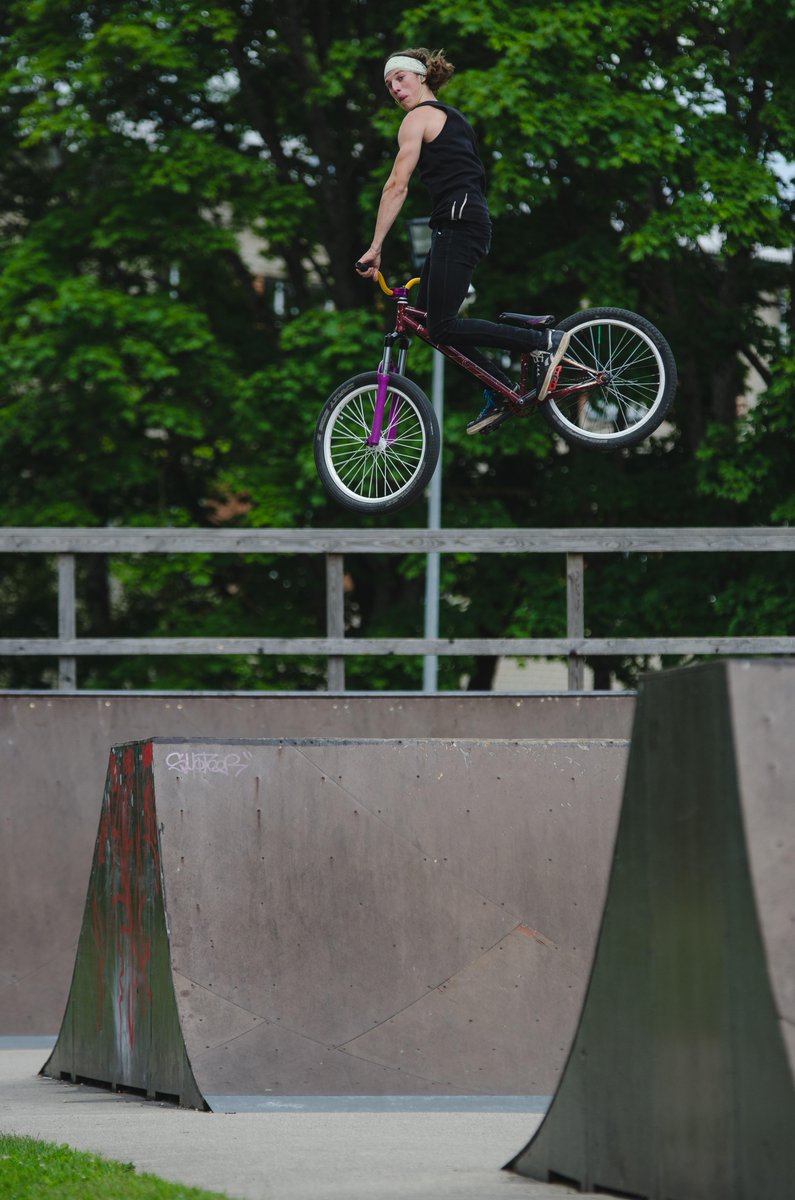 Neslikts motowhips. Foto : Semosnapshot