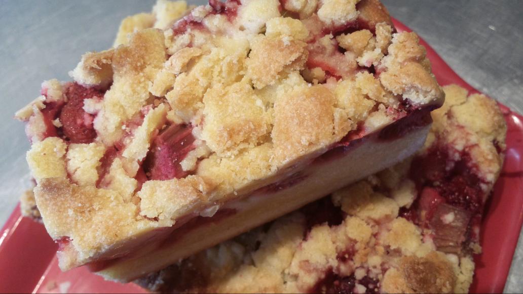 DeliFiley's tweet image. Mmmmmmm... Delicious Apple and Almond, Cherry and Rhubarb and Stawberry and Rhubarb.. come in and try!! 🍰🍰