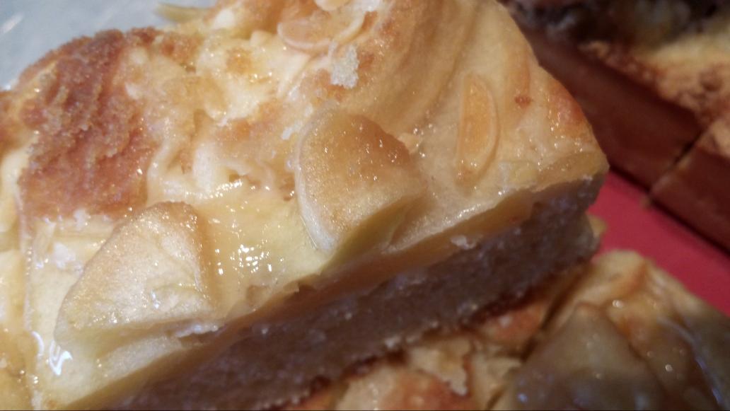 DeliFiley's tweet image. Mmmmmmm... Delicious Apple and Almond, Cherry and Rhubarb and Stawberry and Rhubarb.. come in and try!! 🍰🍰