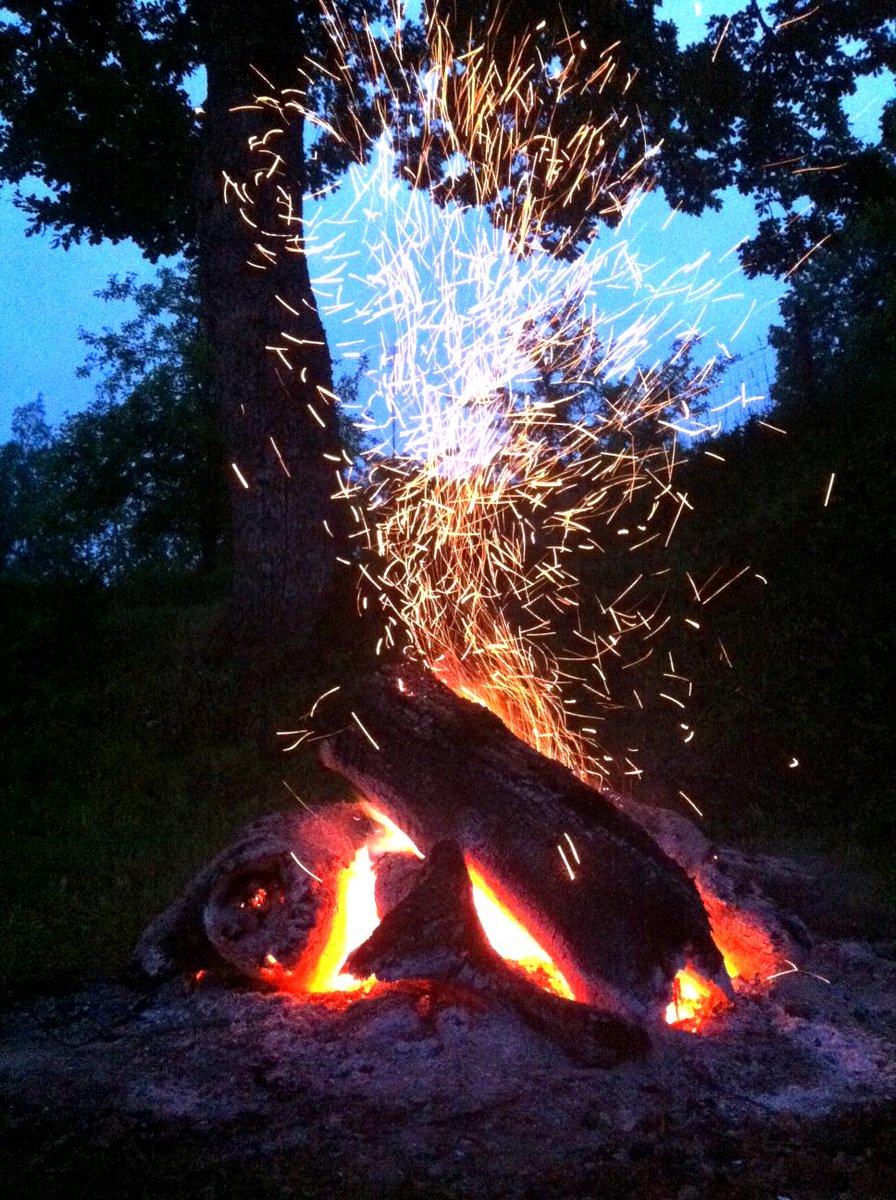 TraKuM_Projekts's tweet photo. Ticējums: Jāņu naktī atveroties debess. Ja tai brīdī kaut ko vēlas, tad tas piepildās!
#ticējumu_vācelīte http://t.co/FcCmvFqWFL