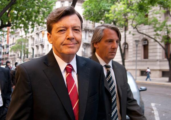 LaSolanoLima's tweet photo. #Ejercito: Ojo que si cae alguno de las listas del FPV, es cantado que Milani quiere fueros.Otro q no quiere ir preso http://t.co/xTQZqDuf0q