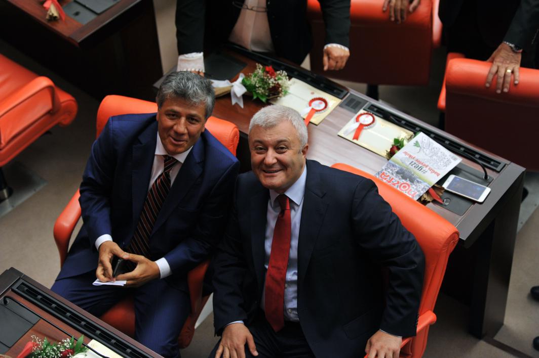 mustafabalbay's tweet photo. Mart 2010 Silivri 
Haziran 2015 TBMM http://t.co/pzzu2c7dYo