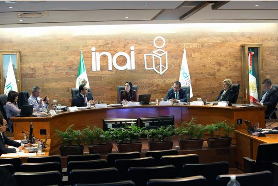 Itzelacinom's tweet photo. Ya es un hecho. Nace hoy el Sistema Nacional de Transparencia. Qué nos espera? @fdodiaznaranjo http://t.co/ZfQNkDkKW2 http://t.co/sRApUQwUPt