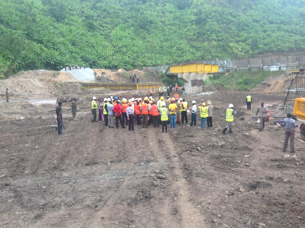 UNRA_UG's tweet photo. Today at 4pm our ED Allen Kagina with UNRA Team inspected works ongoing on Mitaano bridge in Kanungu @ED_UNRA http://t.co/uiiJW4GW4j