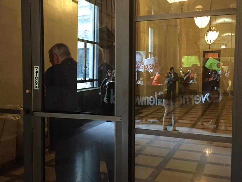 TenantPowerNY's tweet photo. .@NYGovCuomo the Tenants you said you'd protect are right outside. Can you hear us? #TenantPower #rentlaws http://t.co/LeRIm3V7Xq