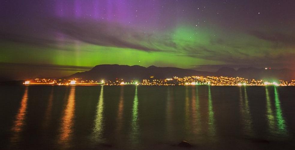 DailyHiveVan's tweet photo. Breathtaking! 20 surreal photos of Northern Lights glowing over Metro #Vancouver
http://t.co/3MYwQuF7n6 http://t.co/t25tzCc4z9