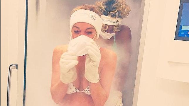 FOTO Lindsay Lohan: crioterapia per il dolore causato dal virus chikungunya