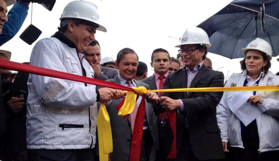CanalCapital's tweet photo. .@BogotaHumanaYA entregó megaobra del #Interconector de la Cll 6a con NQS → http://t.co/RihufTlEtZ. http://t.co/hR3RhEFKm1