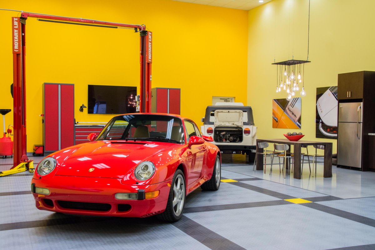 DawnEliseInt's tweet photo. Wow!  A garage I designed was featured in a national commercial!
https://t.co/6Z88x1KY1h
This is it! http://t.co/Ir0fwIpgXR