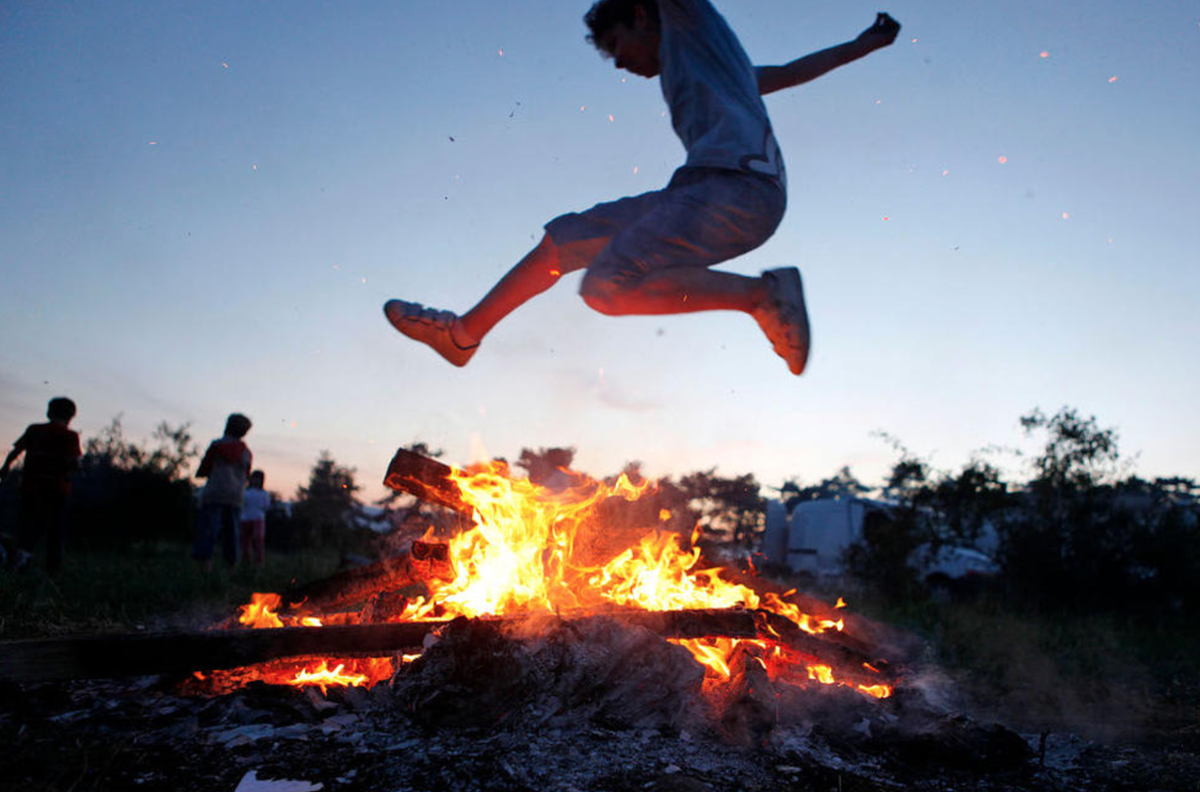 Prometteoapp's tweet photo. ¡No te pierdas los rituales típicos de la noche de San Juan! http://t.co/yzE4TuDNx4 http://t.co/EvV7dJPUNX