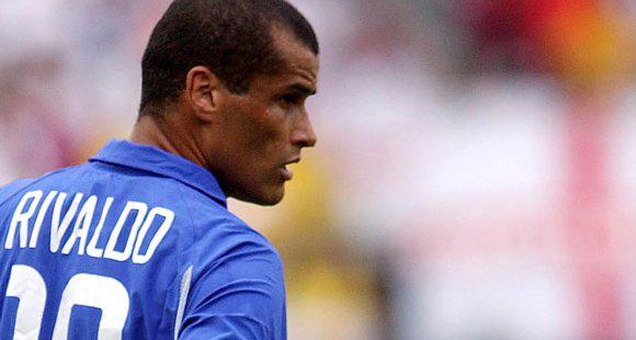 VI_nl's tweet photo. Rivaldo trekt op 43-jarige leeftijd de schoenen weer aan http://t.co/iMTP2IYwJB http://t.co/RrqtTfG02Y