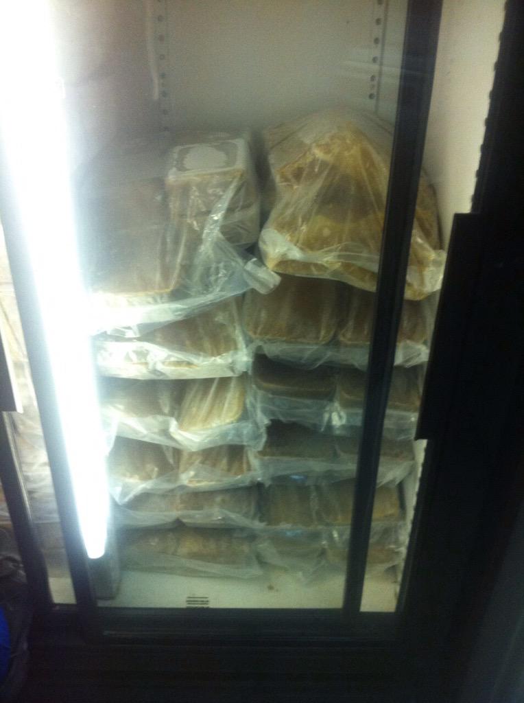 ExtreemKwizeen's tweet photo. 1000lt soup donated today to various charities in Cape Town frozen in 1lt blocks ready for heating and eating! http://t.co/Ceb6htRoZC