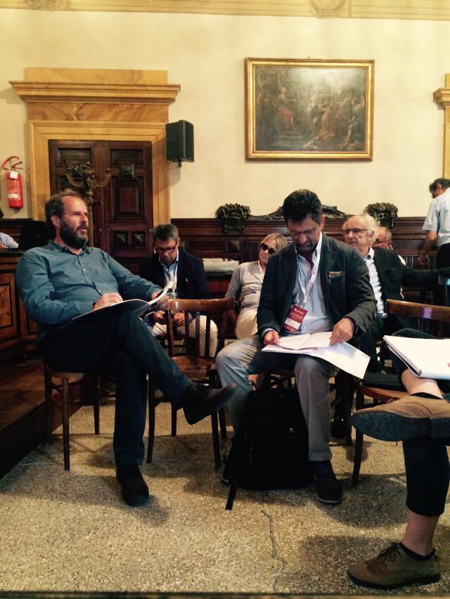 oscarbuonamano's tweet photo. Tavolo tematico sulla rigenerazione urbana con @MarioCucinella al #softeconomyfest @SymbolaFondazio http://t.co/xUnvhyZPcn