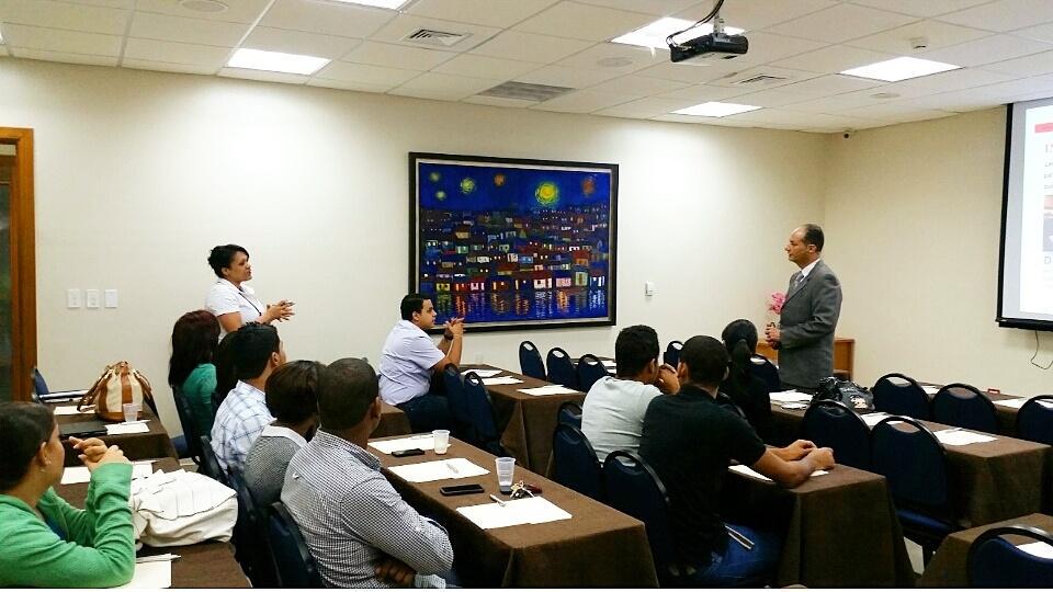 BancoAdemi's tweet photo. Diego Sosa les da la bienvenida al Taller de Finanzas Personales a los clientes del #ProgramaLogros. #BancoAdemi http://t.co/VaPjHr5MlH