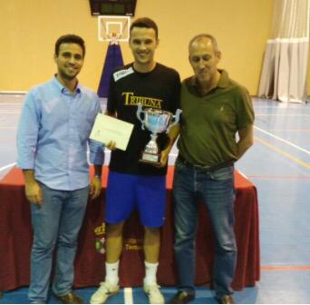 Tomaresfutsal's tweet photo. Gatos Silbadores campeón de liga y copa @carlipodor @gabini8 @bradnarbona http://t.co/Zpq0eCklLs