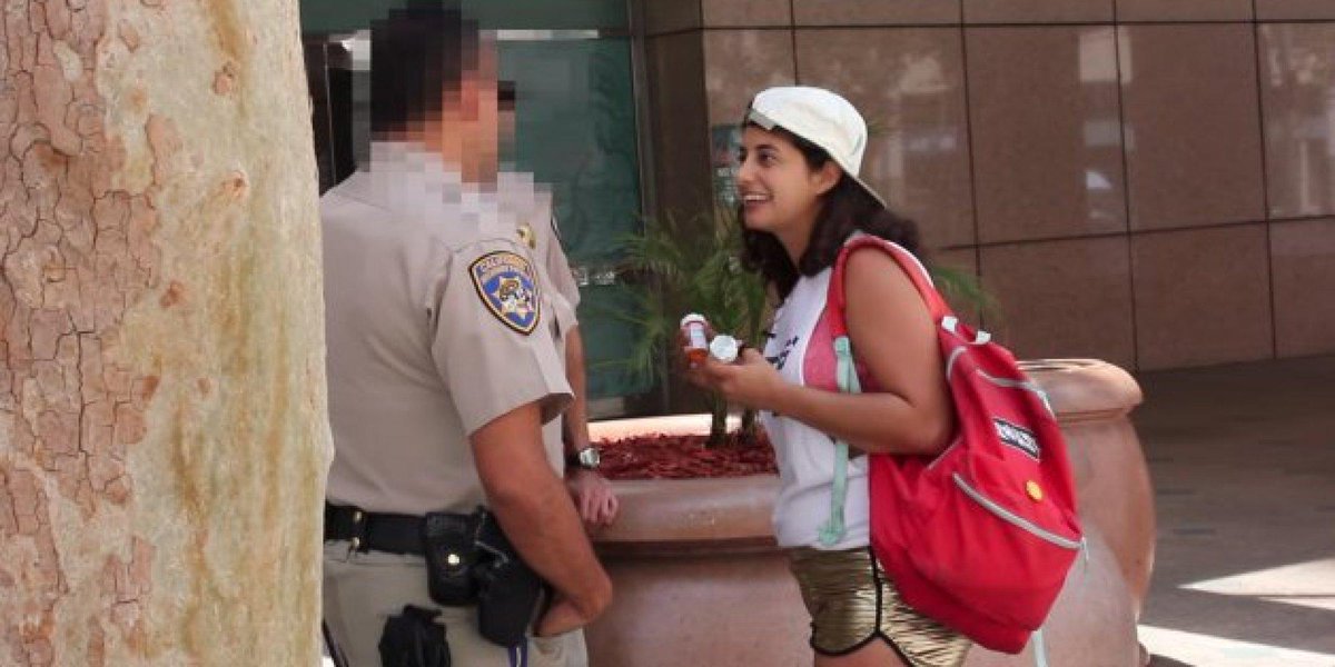 HuffPost's tweet image. This white girl tried to get arrested and basically proved that white privilege is real huff.to/1Hboyyn