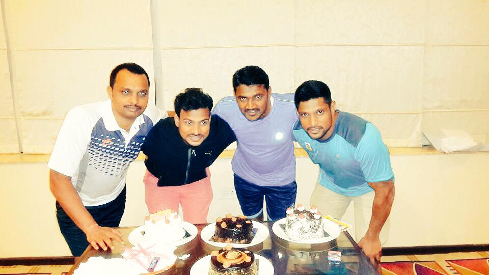 WazirSings's tweet photo. Bhaio ka birthday celebration #Yogesh and @DefenderMore http://t.co/LnokElIjT0