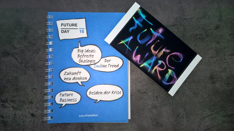 MyFutureNetwork's tweet photo. #FutureAward zusammen mit #Stimmmaler beim Future Day! #fd_15 #Entertainment #Kunst #Design http://t.co/5nWB65kbPK http://t.co/tkTxyxqkZx