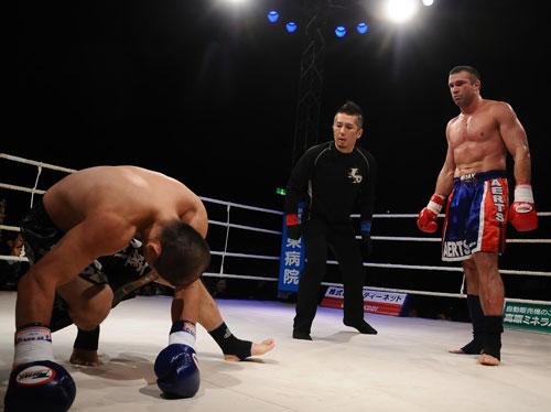 FightFlashback's tweet image. Peter Aerts giving "Mr Kamakaze" the beating of his life at  Hinokuni Kakuto Densetsu Legend 2