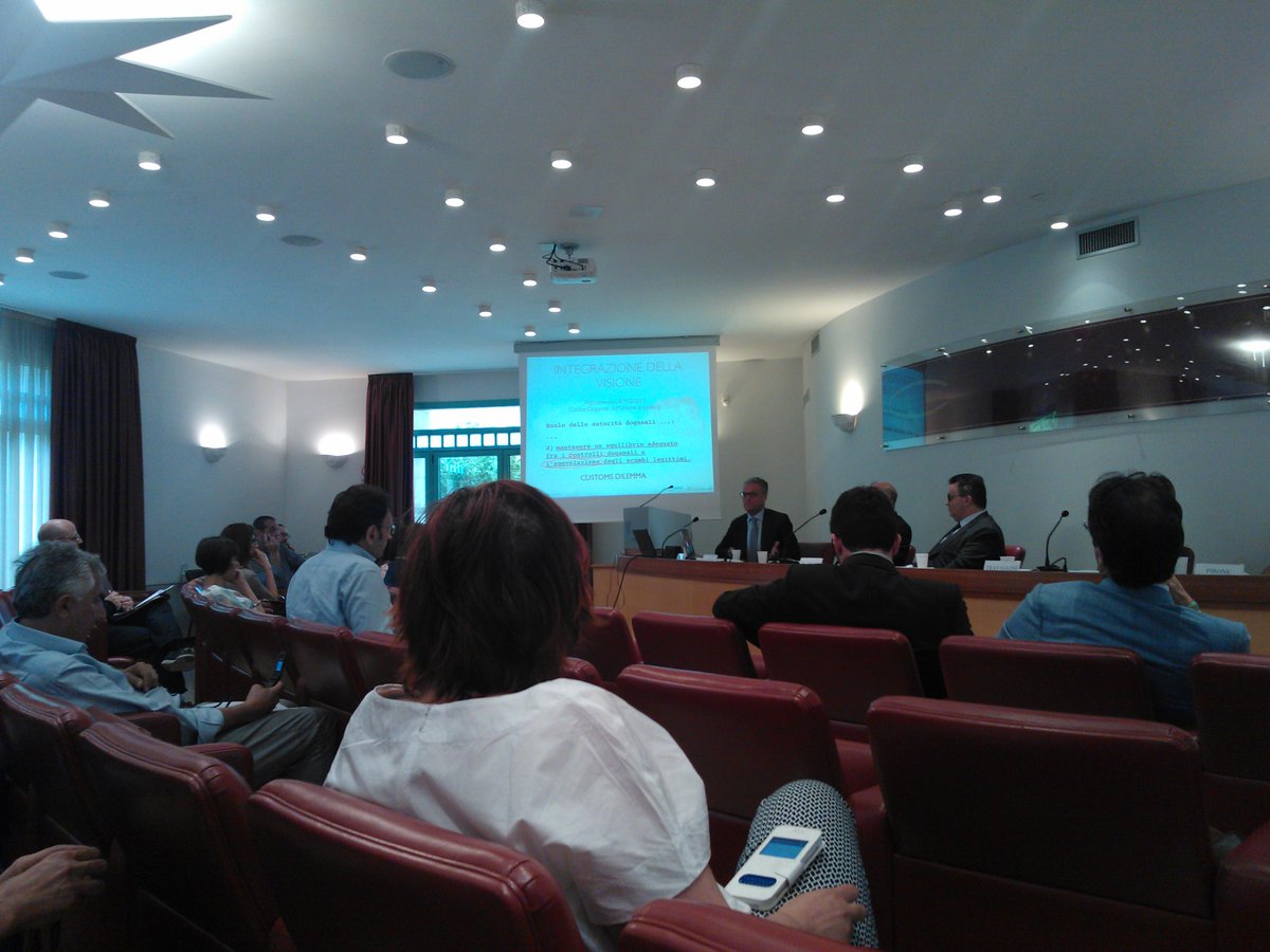 unolivainfrigo's tweet photo. Ottimo intervento di #FulvioLiberatore. #EasyFrontier #dogana ed #internazionalizzazione http://t.co/KX6Y2IdN6f http://t.co/jqU5ayCyI3