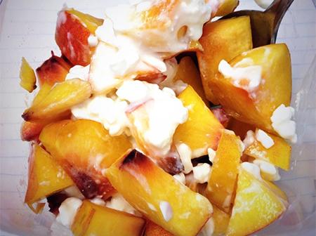 fitsmi's tweet image. Almost every awesome snack includes these 2 types of ingredients ht.ly/OG1Gi