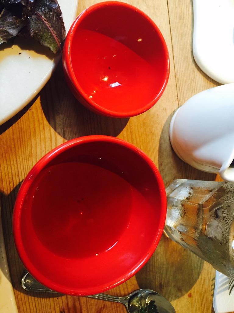 numbersalive's tweet image. 2 red bowls decorate the table!  Color adds engagement.  #STEMeducation #STEAM #designthinkingforkids #NCTM