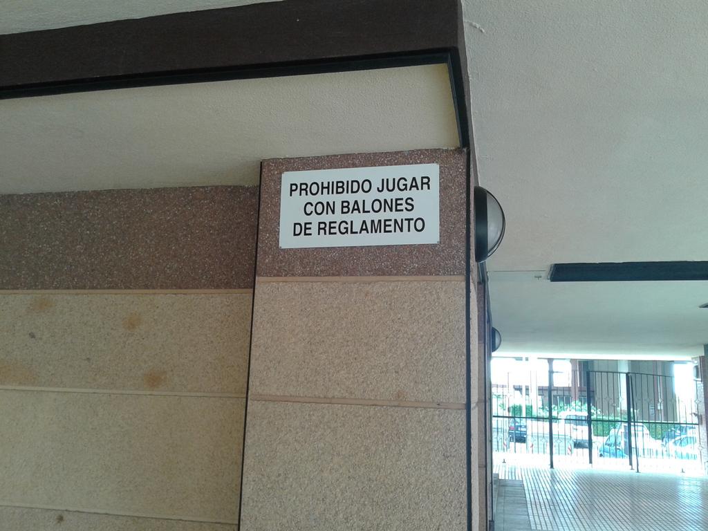 Si no son de reglamento, se puede. Visto ahora en Parquesol