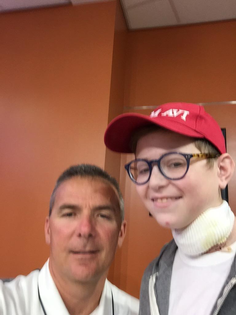 CoachUrbanMeyer's tweet photo. Great meetin my friend Avi. Lets raise awareness for pediatric cancer #gogold #weargold4pediatriccancer #morethan4 http://t.co/BNiFtXaFoh