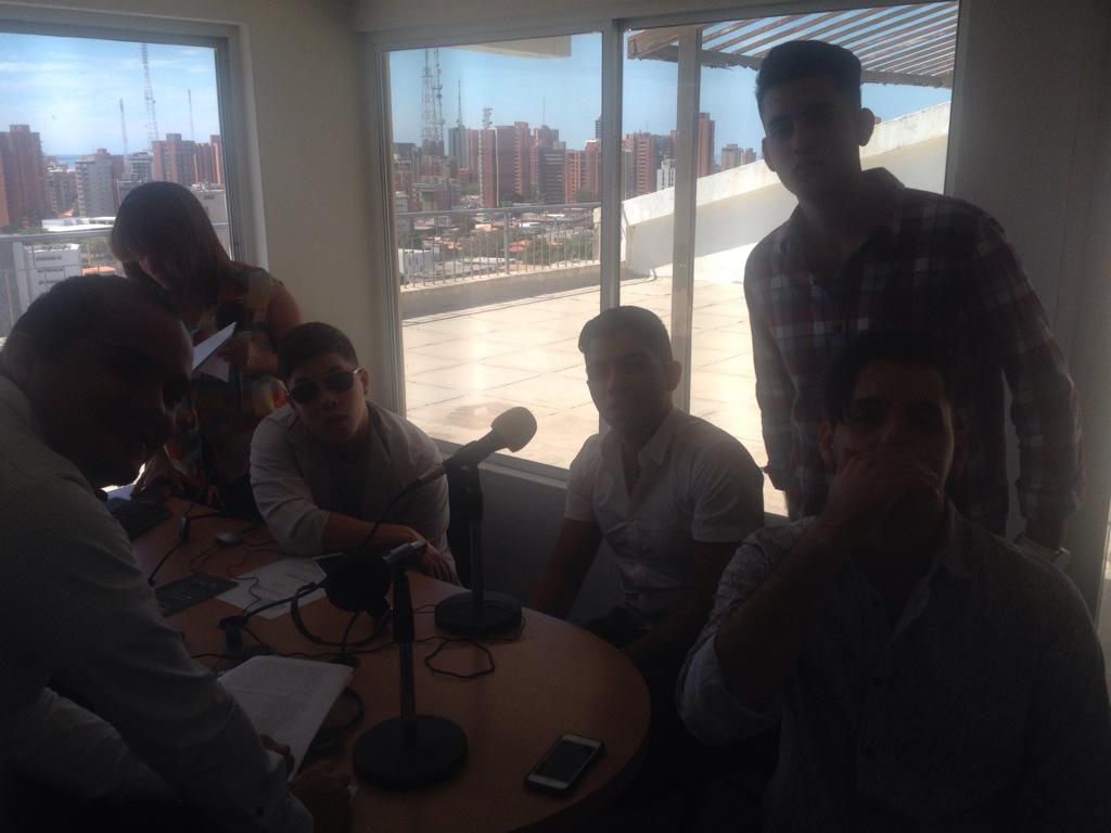 MGProMusic's tweet photo. En minutos por @Todosconellos_ por @FAMA939FM #VenYBesame @7avenida @Manager_Shows @georgegarretts http://t.co/kszp2UBaOl